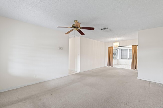 Building Photo - 4460 NW 13th Ave