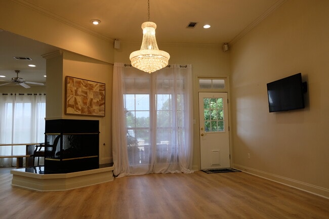 Building Photo - 10532 Oakridge Park Ave