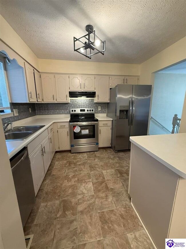 Building Photo - 105 Candy Ct