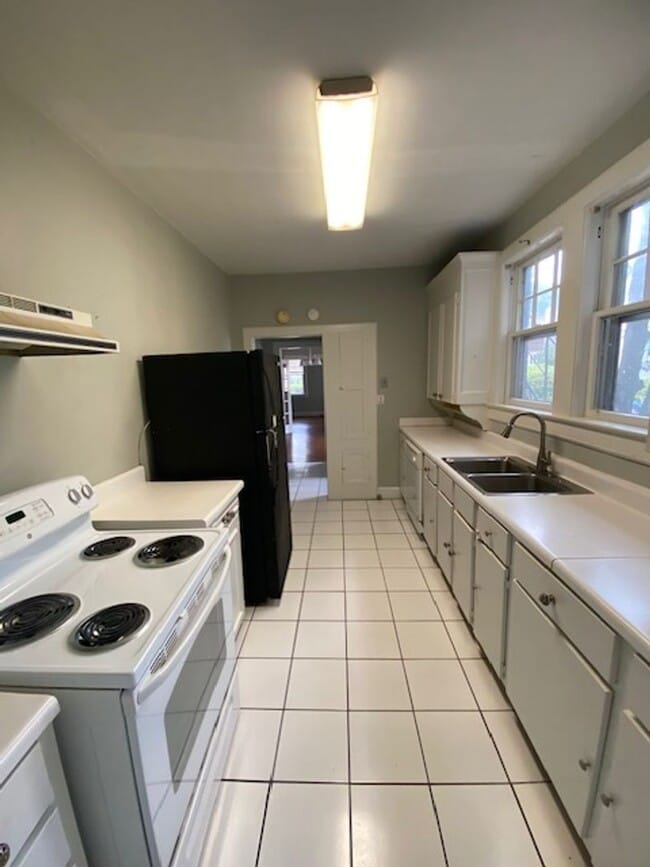 Building Photo - 3 bedroom 2 bath  Heathwood/ Melrose Heights Area