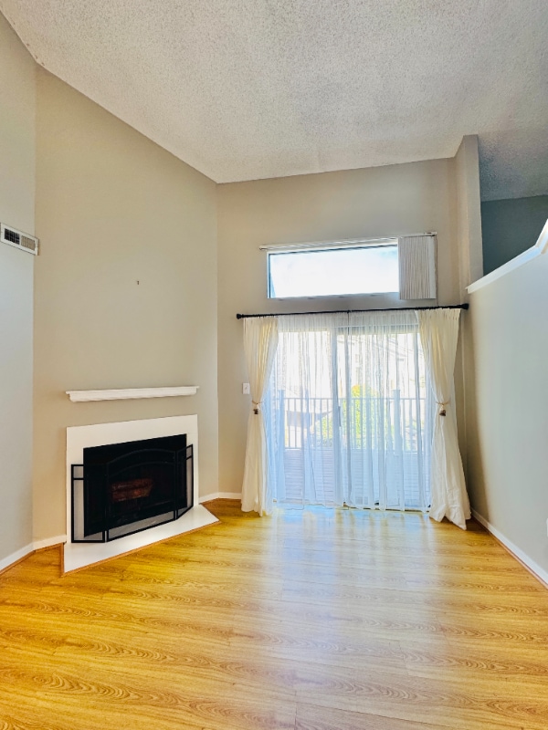 Building Photo - 1514 Roberts Way