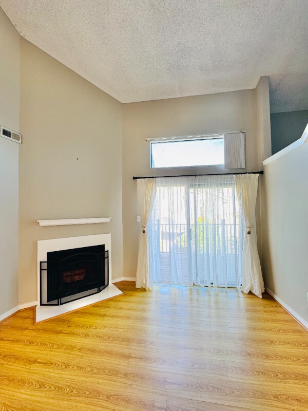 Foto del edificio - 1514 Roberts Way