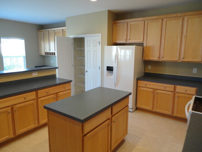 Building Photo - 3227 Enchanting Way