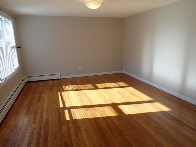 Building Photo - 307 Grove St