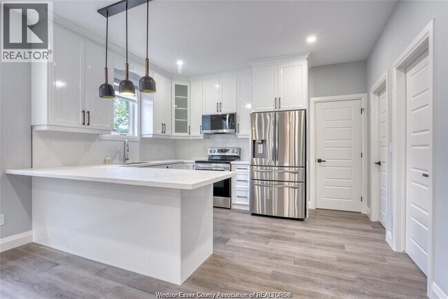 Building Photo - 762 S Pacific Ave