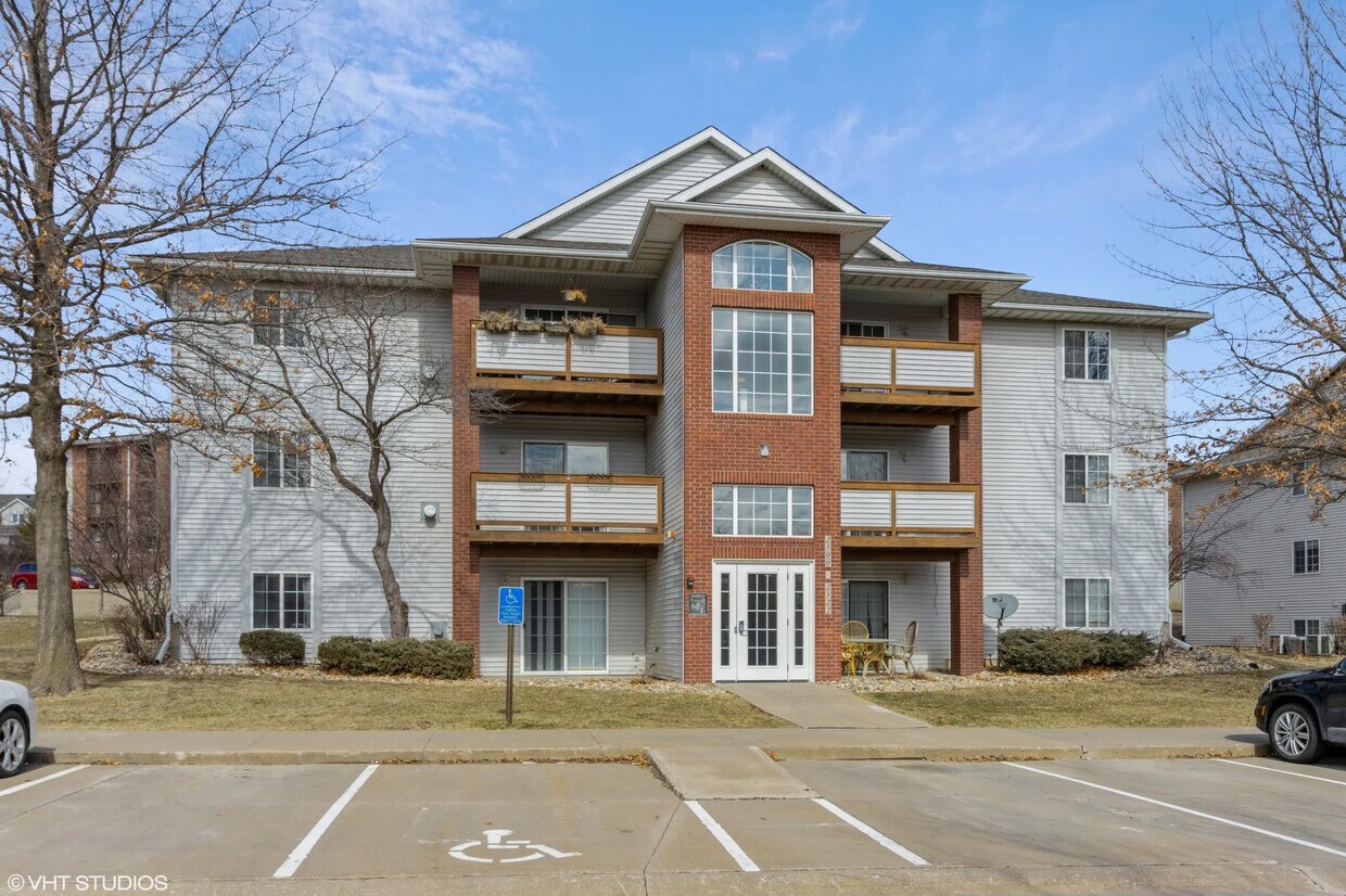 2514 Rushmore Dr Unit 2514, Iowa City, IA 52246 Condo for Rent in