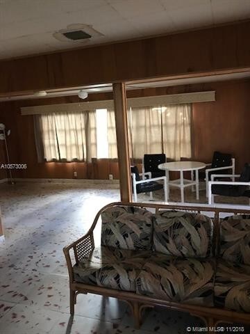 Foto del edificio - 1547 Rodman St