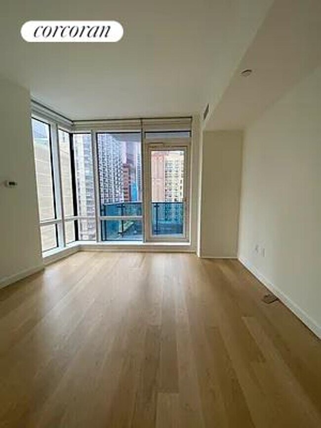 Foto del edificio - 306 W 48th St