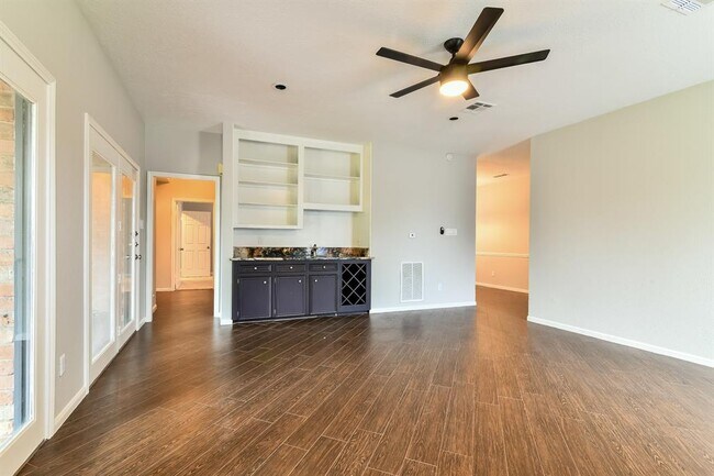 Foto del edificio - 3910 Cedar Valley Dr