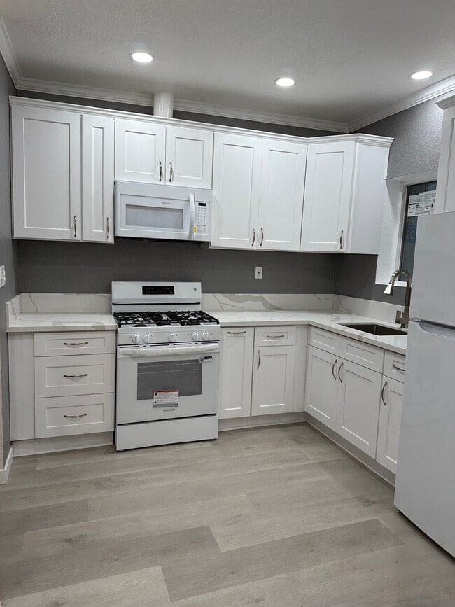 Building Photo - 3606 Clairemont Mesa Blvd