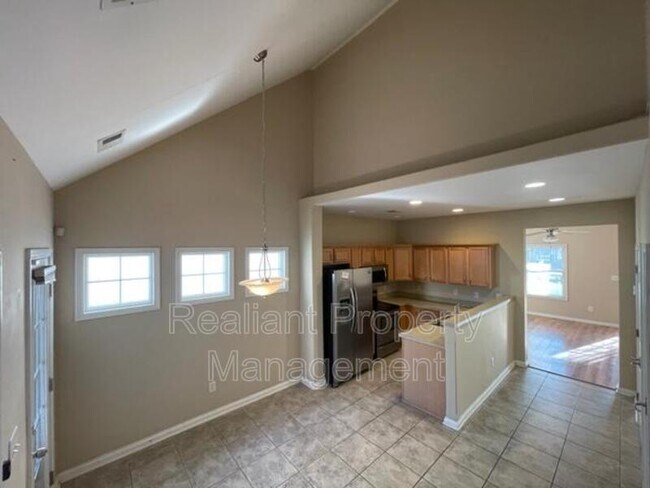 Building Photo - 145 Towne Center Dr