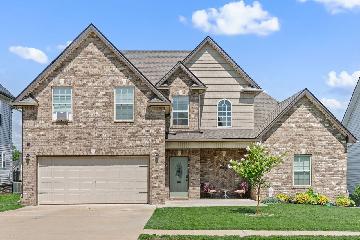 Primary Photo - Beautiful Home in Summerfield Waiting to C...