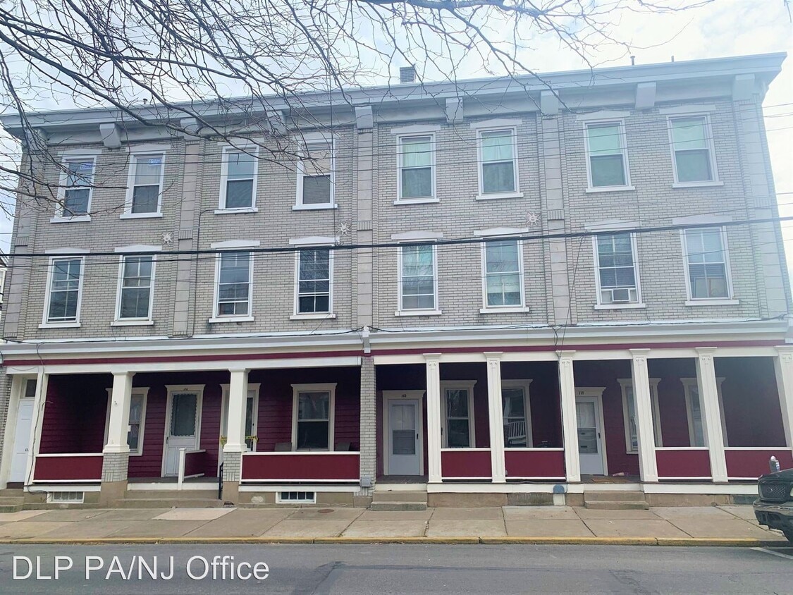 110118 E Center St, Nazareth, PA 18064 Room for Rent in Nazareth, PA
