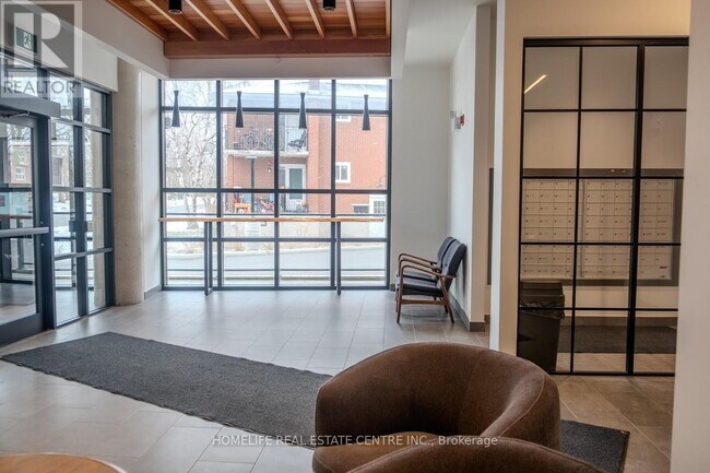 Building Photo - 312 Erb St. W