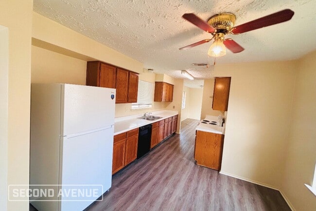 Building Photo - 3734 Xenophon Dr