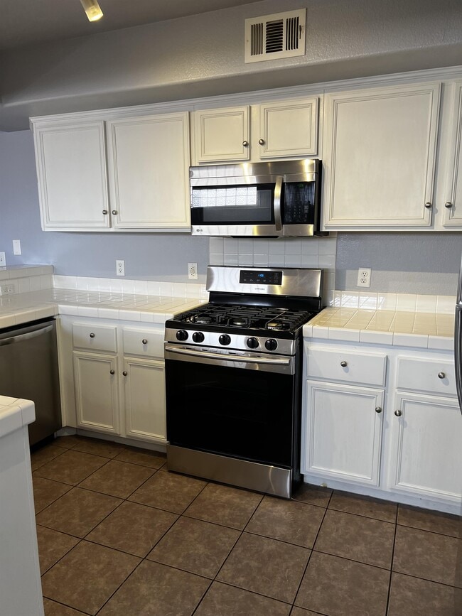 Building Photo - 6905 Cobre Azul Ave