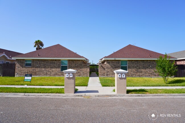 Building Photo - 2802 W Primrose Ave