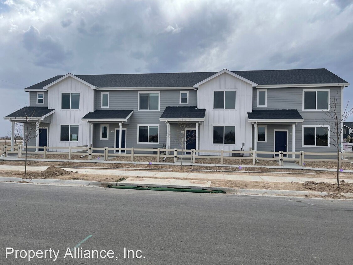 3 br, 2.5 bath House 610 Apache Trail A2 House Rental in Ault, CO