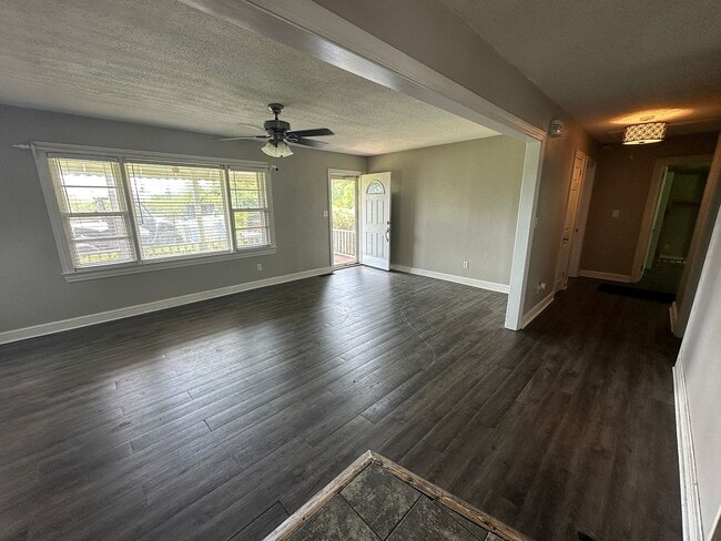 Foto del edificio - 4850 Saints Delight Rd