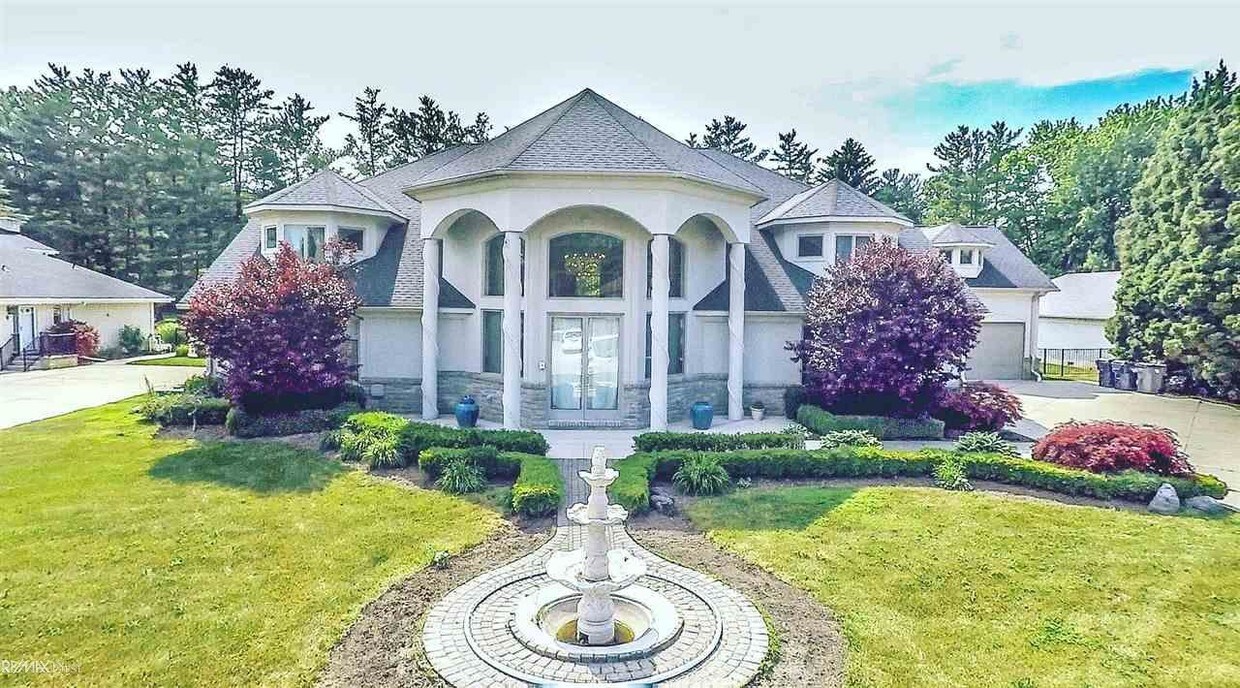 37917 Saddle Ln, Clinton Township, MI 48036 House Rental in Clinton