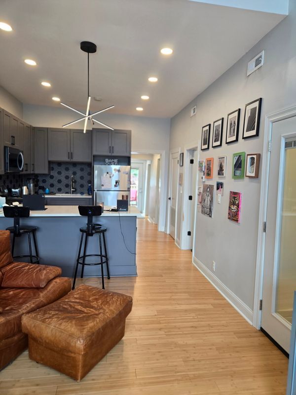 Foto del edificio - 1642 N Western Ave