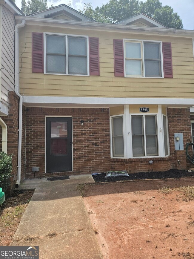 Building Photo - 5595 Wells Cir
