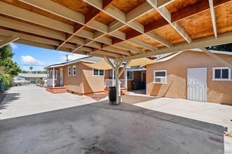 Building Photo - 893 S Sunshine Ave