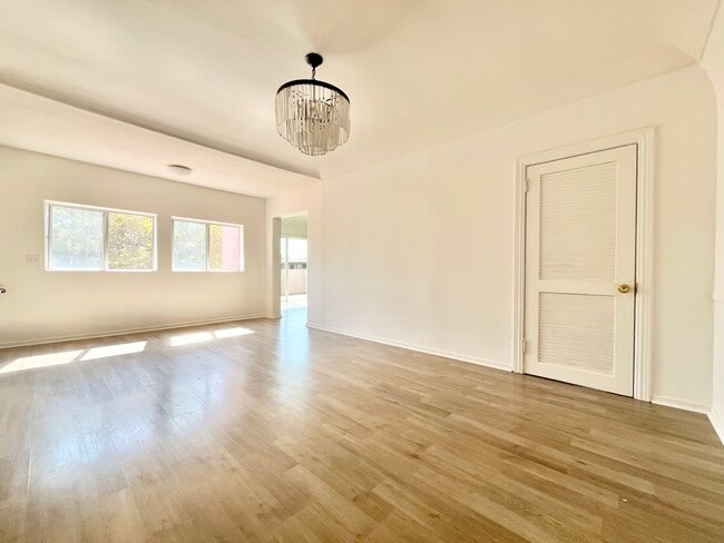 Foto del edificio - 423 N Orange Dr