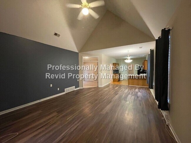 Foto del edificio - 2 bedroom Home in Harbor Town!!