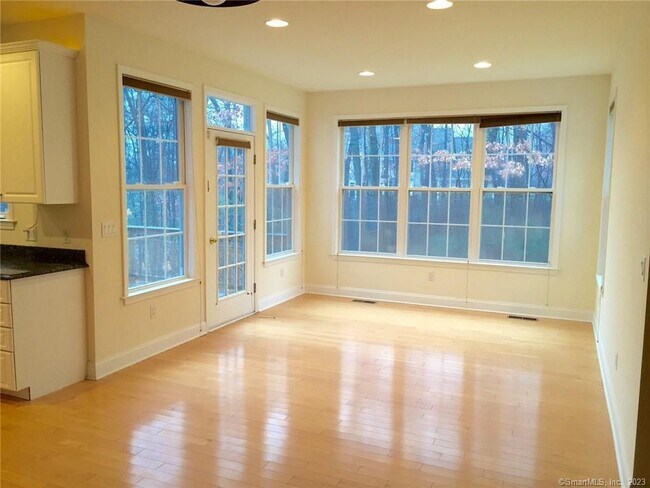 Building Photo - 30 Queens Peak