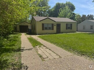 Building Photo - 7115 N Oak St