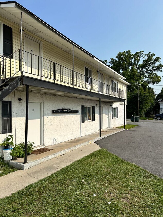 Foto del edificio - 1301 Stiles Ave