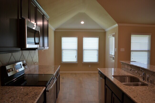 Foto del edificio - Lease in Heartland area - 4/2/2