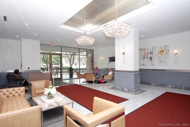 Foto del edificio - 44 Strawberry Hill Ave