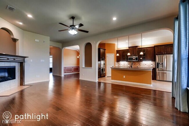 Foto del edificio - 3 br, 2 bath House - 104 Sports Row UNIT