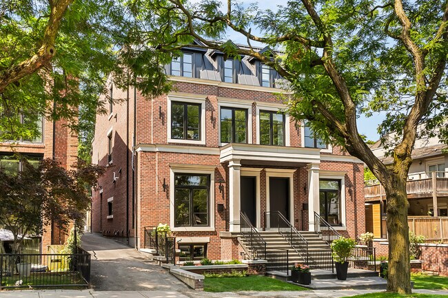 Building Photo - 734 Avenue Rd