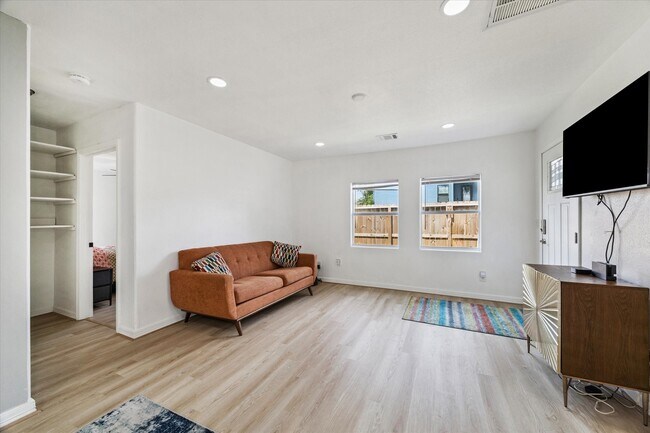 Foto del edificio - 716 E 40th St