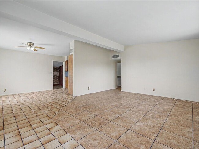 Building Photo - Charming 3-Bedroom Home with Spacious Yard & Versatile Storage!