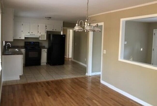Building Photo - 304 Hickory Ridge Dr