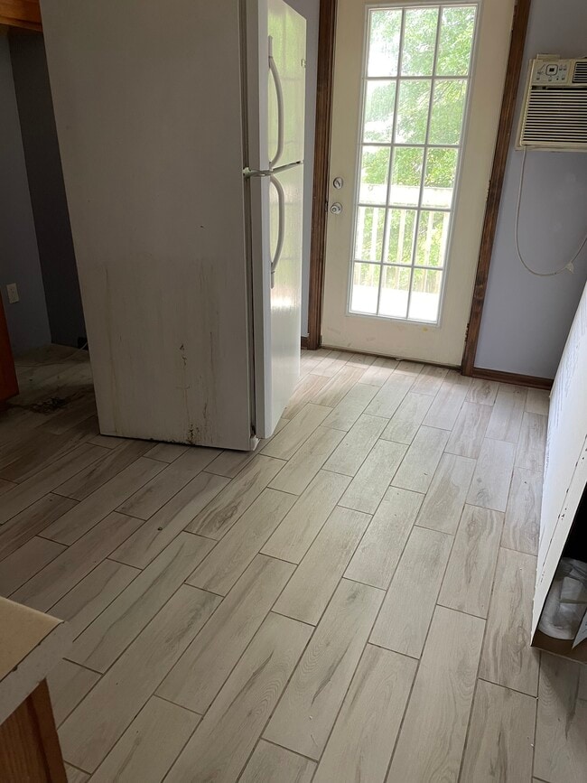 Entrada y cocina - 539 136th Ave