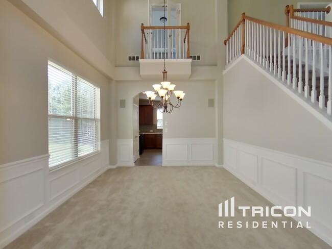 Building Photo - 4370 Rainer Dr