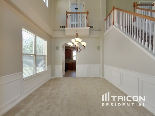 Foto del edificio - 4370 Rainer Dr