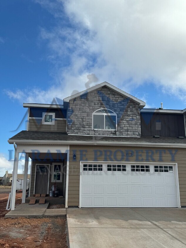 4521 E Bobolink Ln Unit 207B, Laramie, WY 82070 Room for Rent in