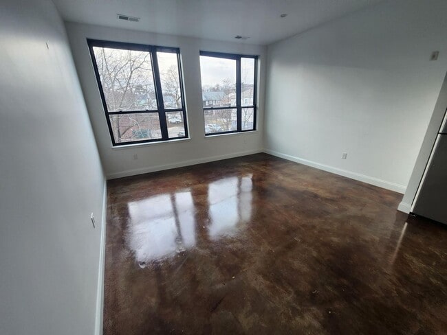 Interior Photo - 68 Beale