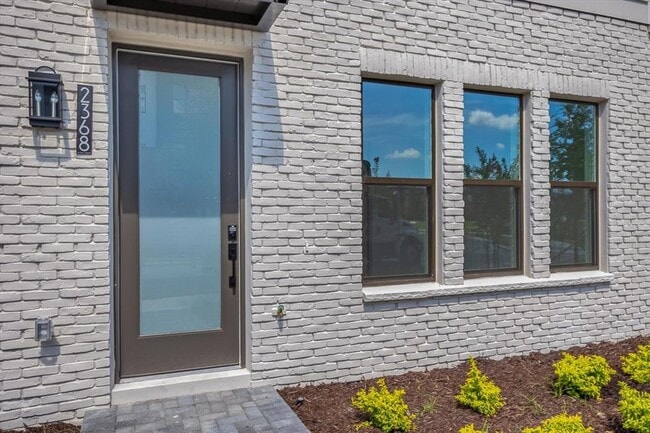 Building Photo - 2368 Brix St