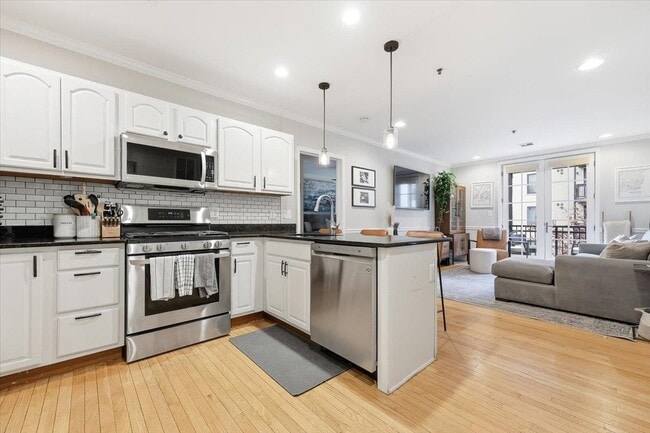 Building Photo - 501 9th St