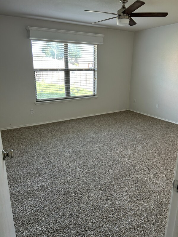 Foto del edificio - 476 Forest Ln
