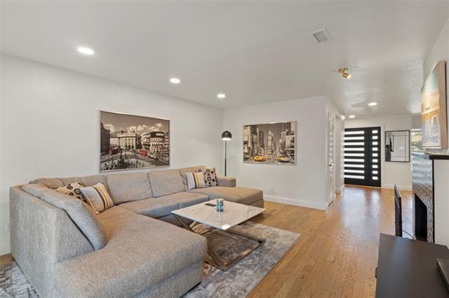 Foto del edificio - 7510 Riverbrook Dr