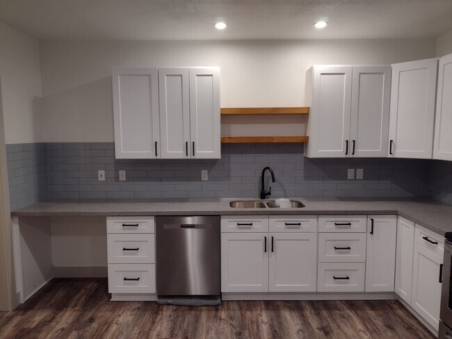 Fregadero y encimera de cocina - 6821 S Cook Dr