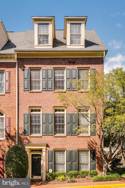 Foto del edificio - 8892 Ashgrove House Ln